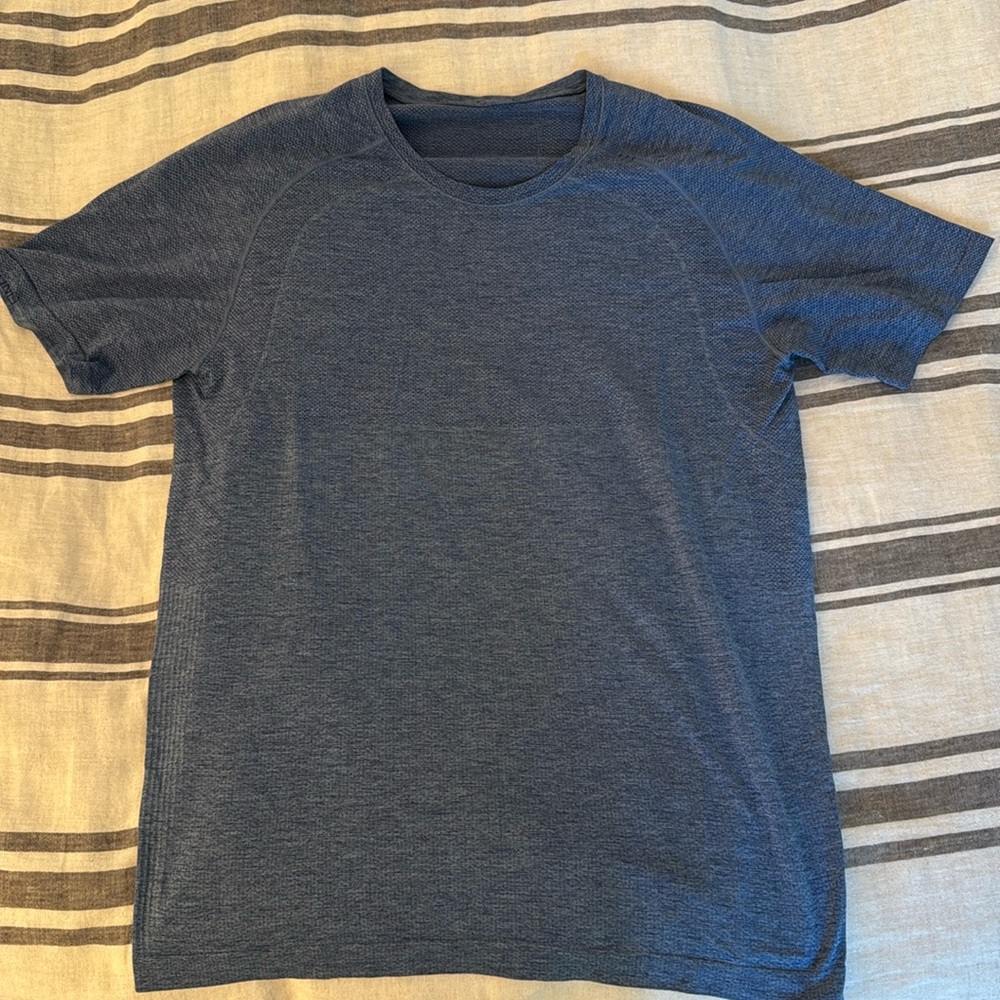 Lululemon T Shirt